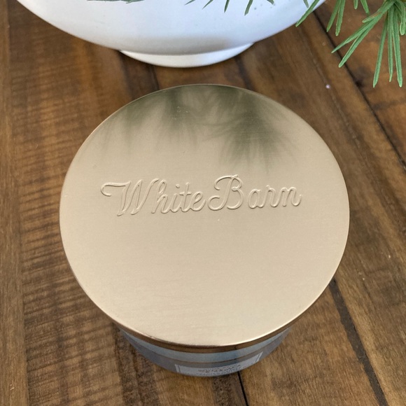 BATH & BODY WORKS | White Tea & Sage 3-Wick Candle - Picture 2 of 4